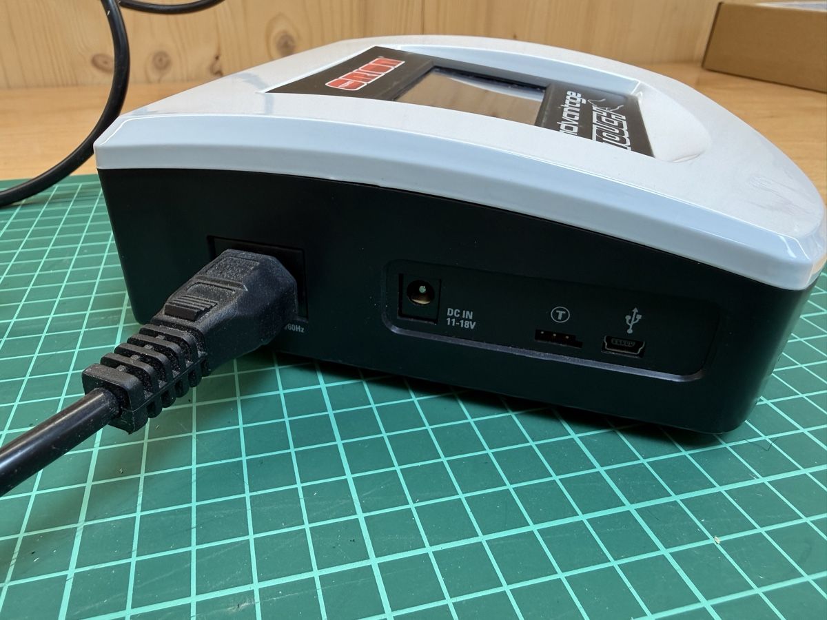Orion Akkus, Ladegeräte & Netzgeräte: RC Ladegerät Orion advantage Touch – Gebraucht aus Roggwil BE von fengshui 2