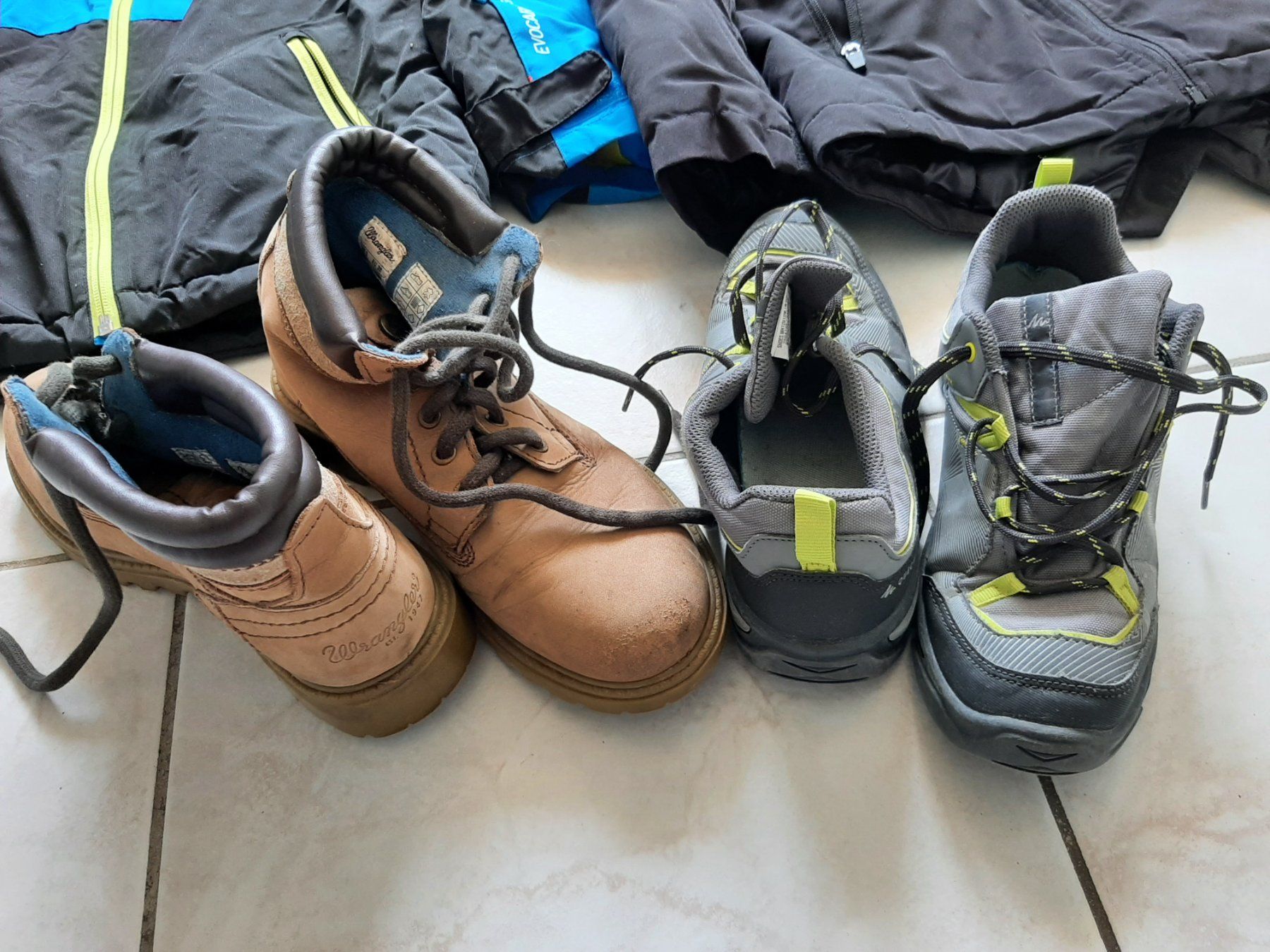 Lotti & Set di vestiti: Winterjacken gr 146 - 152 + Schuhe – Usato da Brissago venduto da lucabell 3