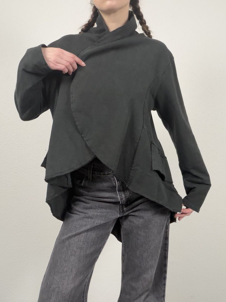 Jacken: Unique Black Spring Jacket, Italian Design, Size M – Gebraucht aus Knonau von Grapesvintage 9
