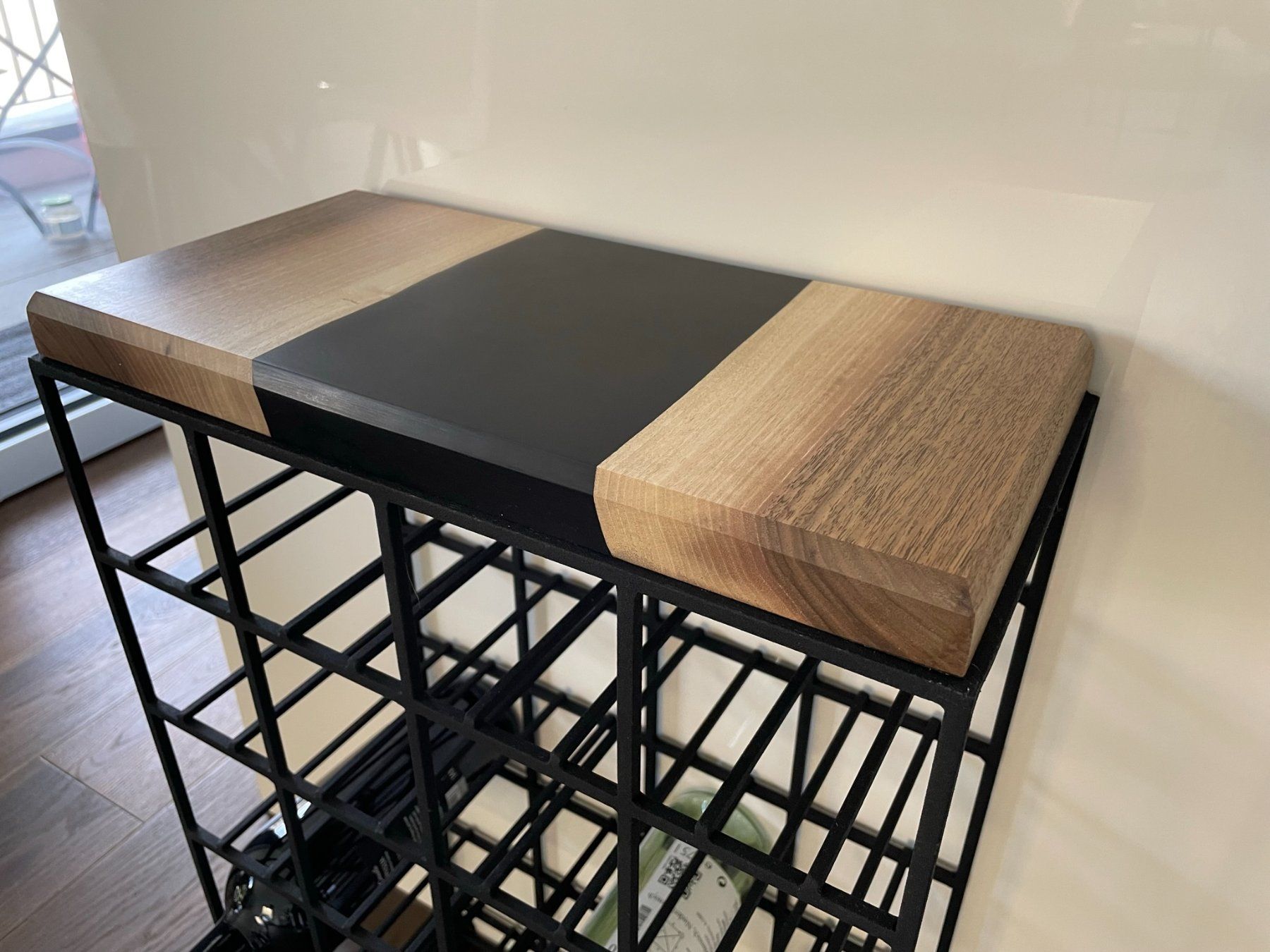 Scaffali: Unikates Weinregal mit Ablagefläche – Nuovo (secondo la descrizione) da Grellingen venduto da fablo_design