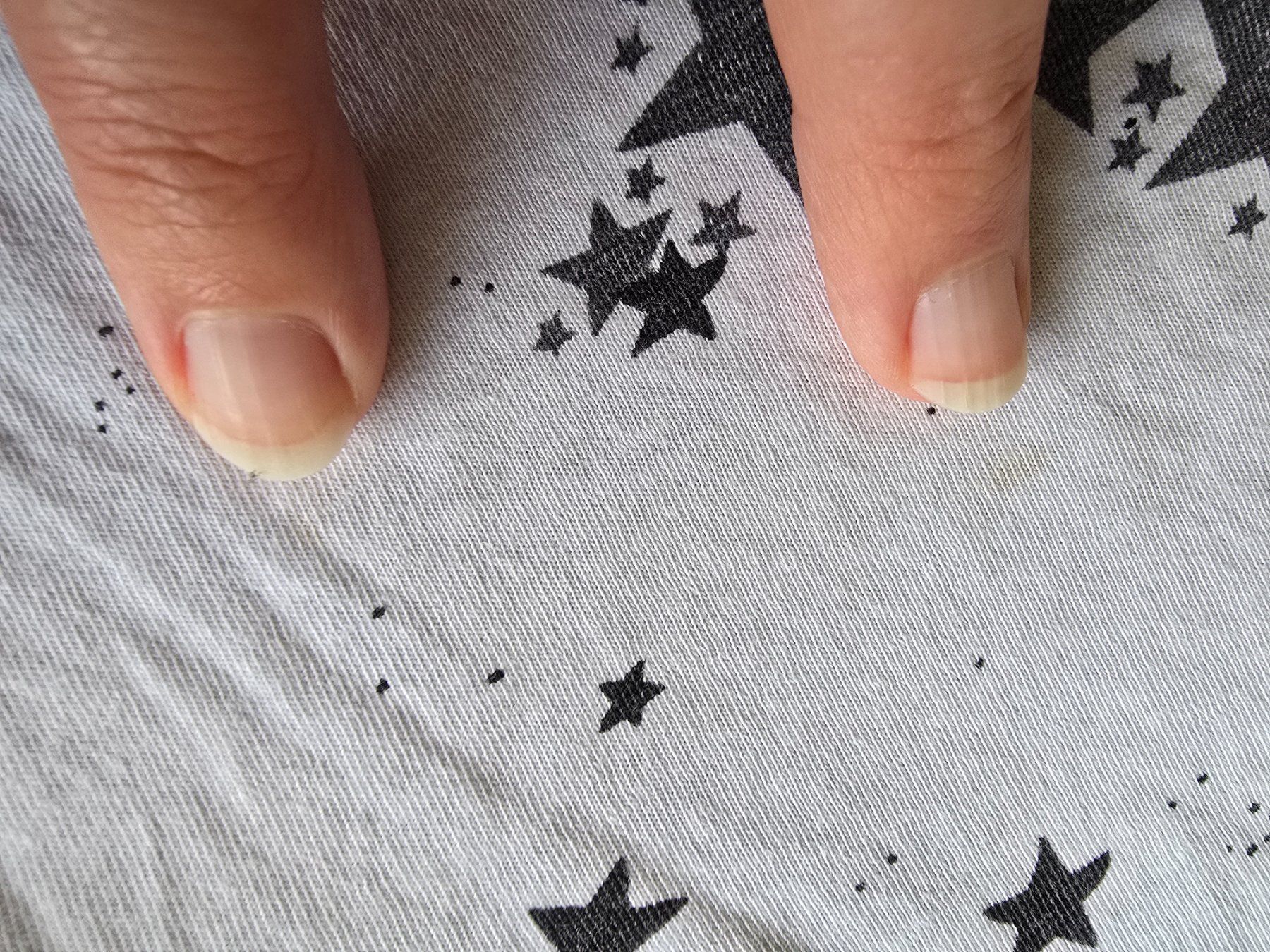 Pyjamas: Pyjama Sterne Grösse 122/128 – D'occasion à Büttikon AG par Amineah 1