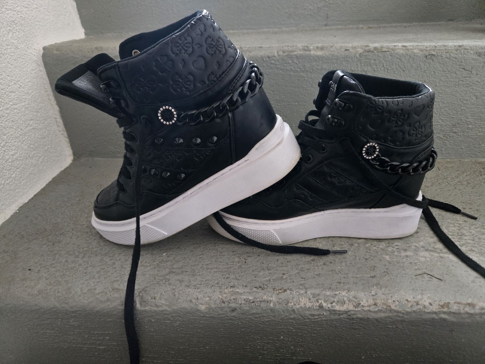 Guess Scarpe da donna: basket talon Guess 37 – Usato da Bassecourt venduto da co.hurlimann 2