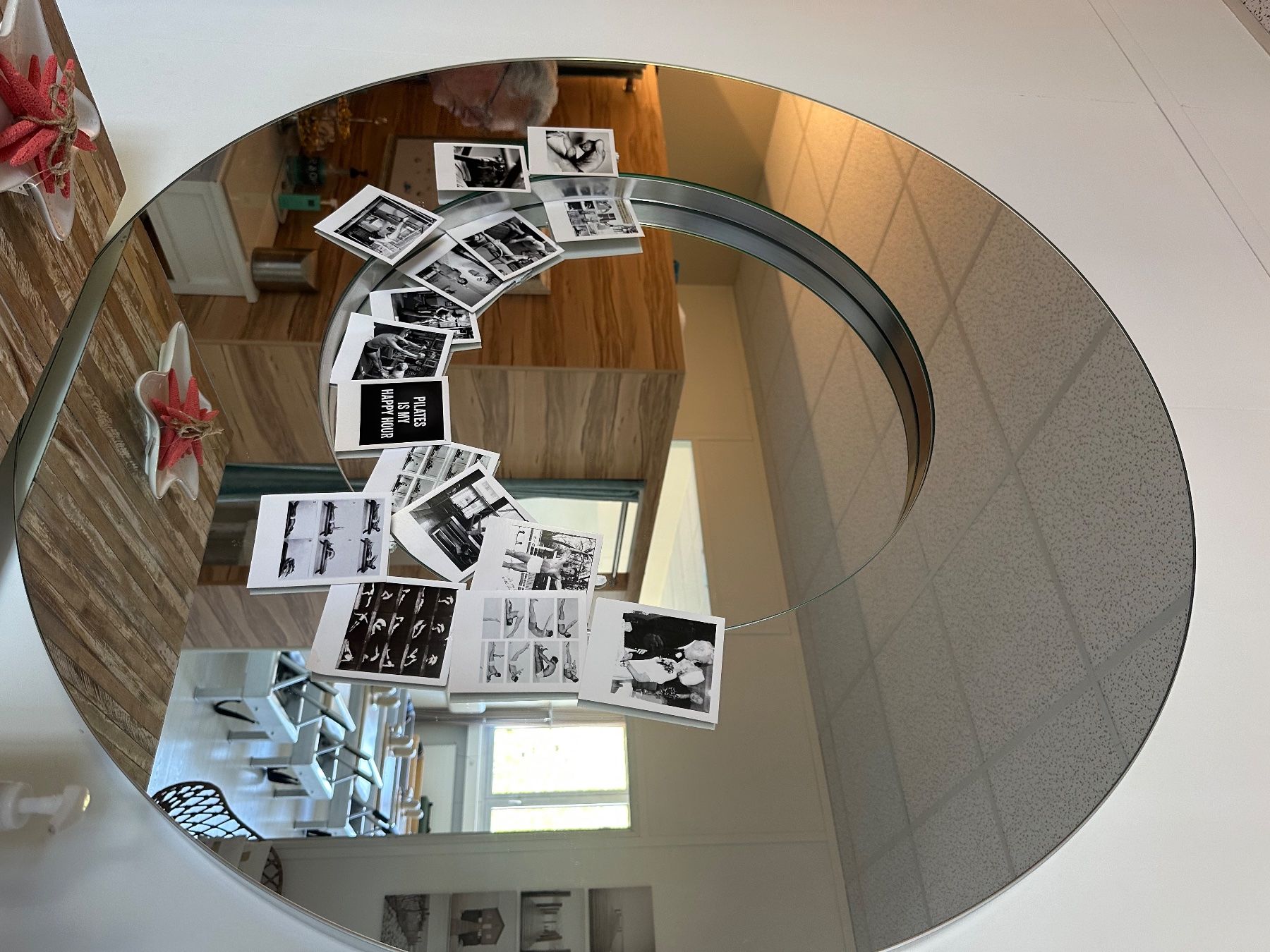 Specchi: Round designer mirror – Nuovo (secondo la descrizione) da Confignon venduto da lynningva