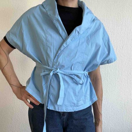 Damen Wickeljacke hellblau kurzarm neuwertig