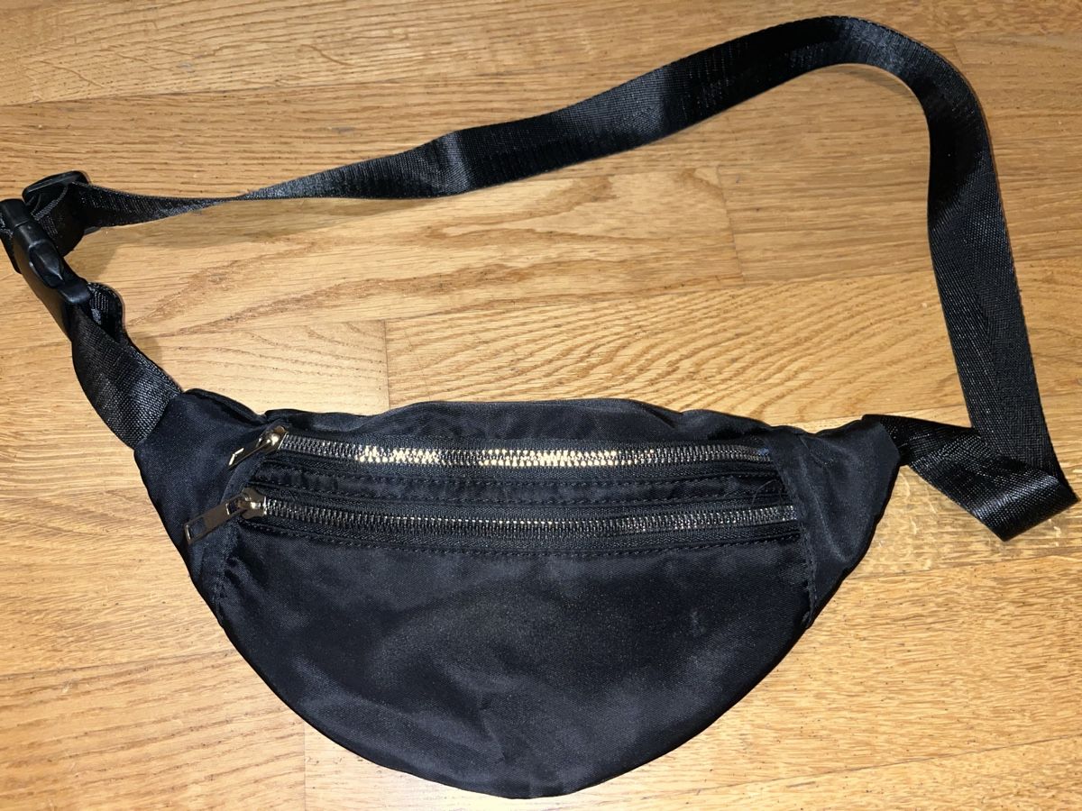 Taschen: Schwarze Bauchtasche – Neu (gemäss Beschreibung) aus Zürich von sej_wgb2 1
