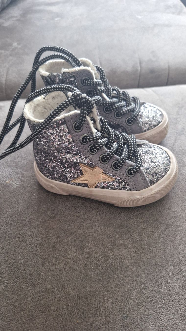 Next Scarpe per ragazze: Warme Glitzer-Winter-Sneakers – Usato da Dietikon venduto da matej069