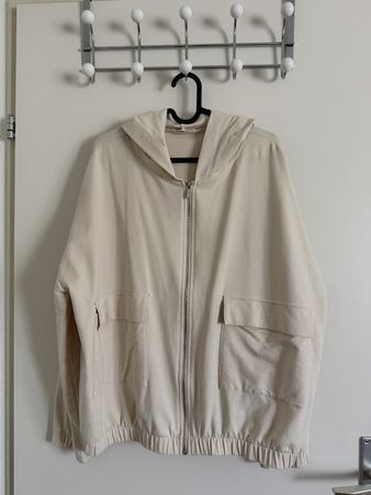 Opus Jacke, beige, Grösse 42 – Perfekt für den Frühling!
