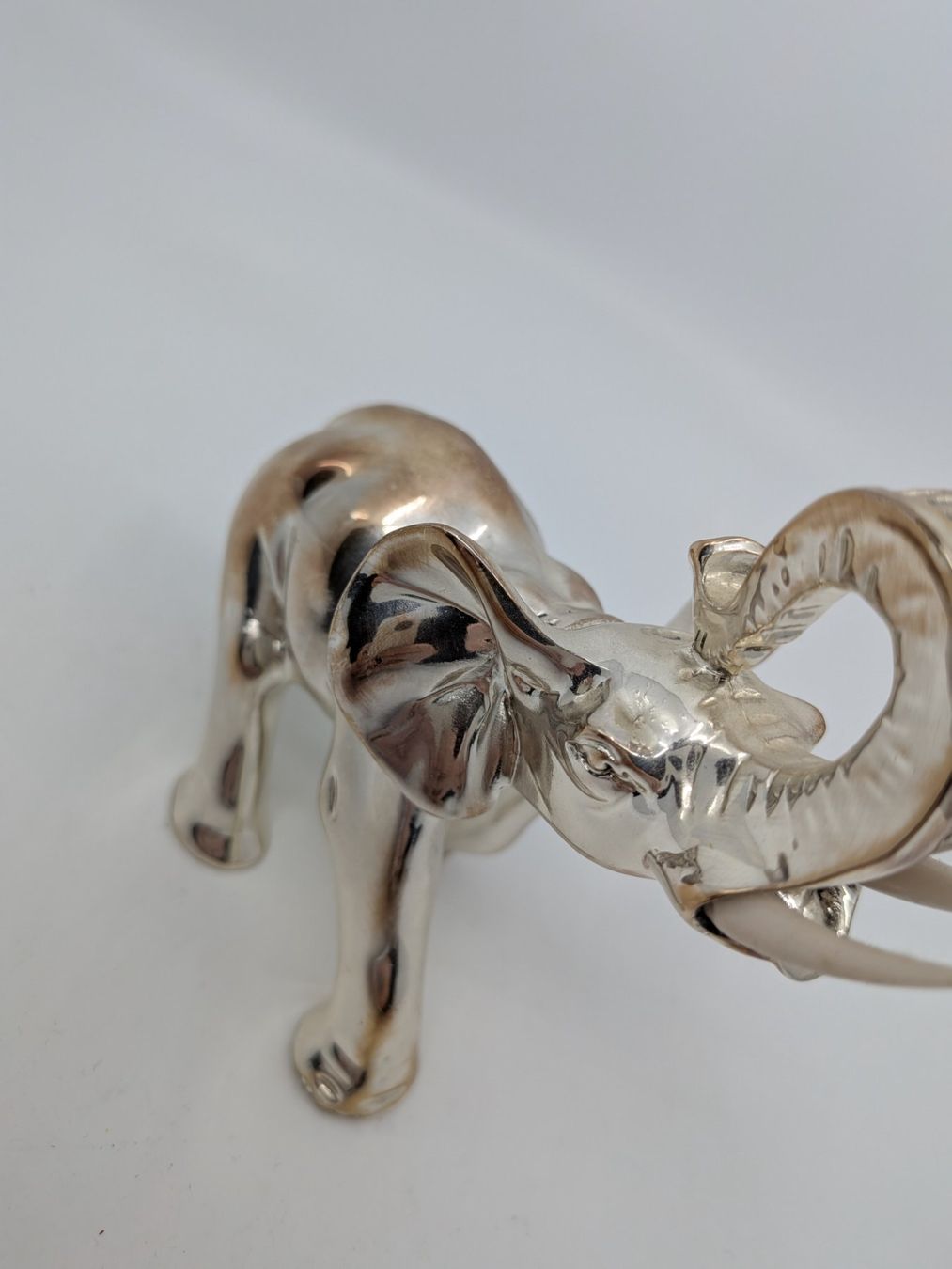 Statuette: Silberfarbener Elefant – Usato da Emmen venduto da magelan 2
