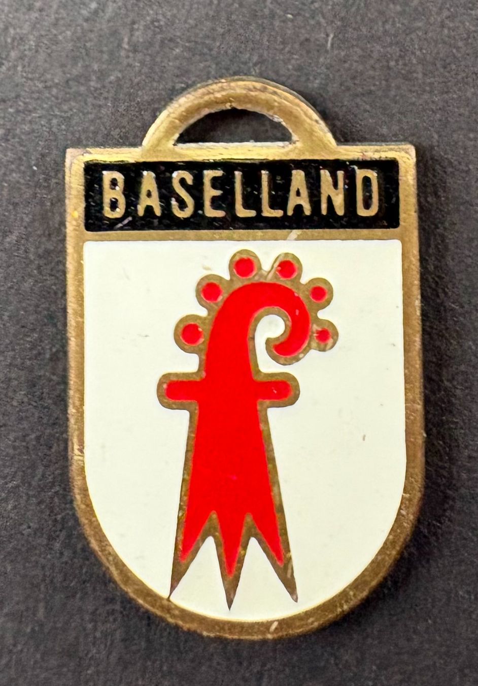 Placchette & Badge: VINTAGE ANHÄNGER BASELLAND – Usato da Ostermundigen venduto da crazy-horse-1840
