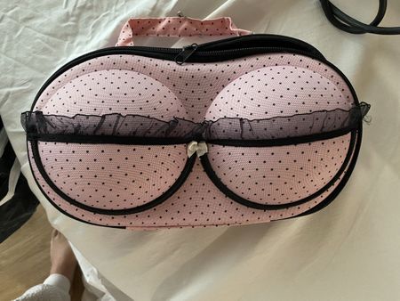 Witzige BH-Tasche mit Tragegriff, neuwertig, zu verkaufen!