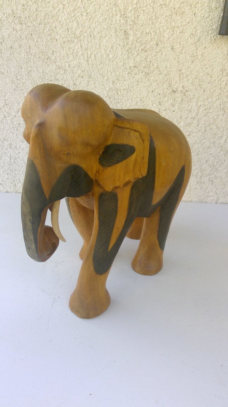 Figurines: grosser Elefant aus Holz - 30 x 30 cm – D'occasion à Richterswil par Baggenstoss