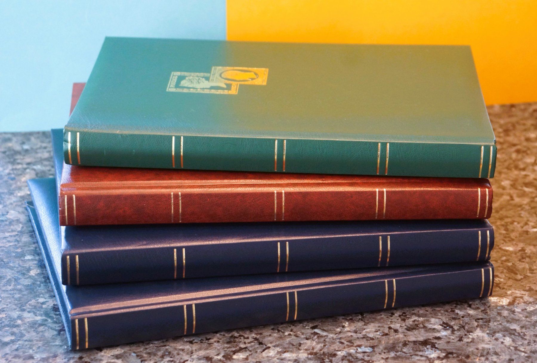 Alben: 4 Stck. Neue Briefmarken-Einsteckbücher – Neu (gemäss Beschreibung) aus Gossau SG von Adler021