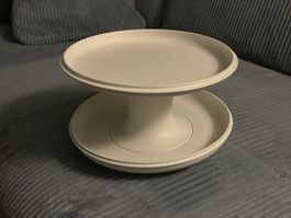 Kuchenteller mit Fussteufel und Haube weiss Zustand gut