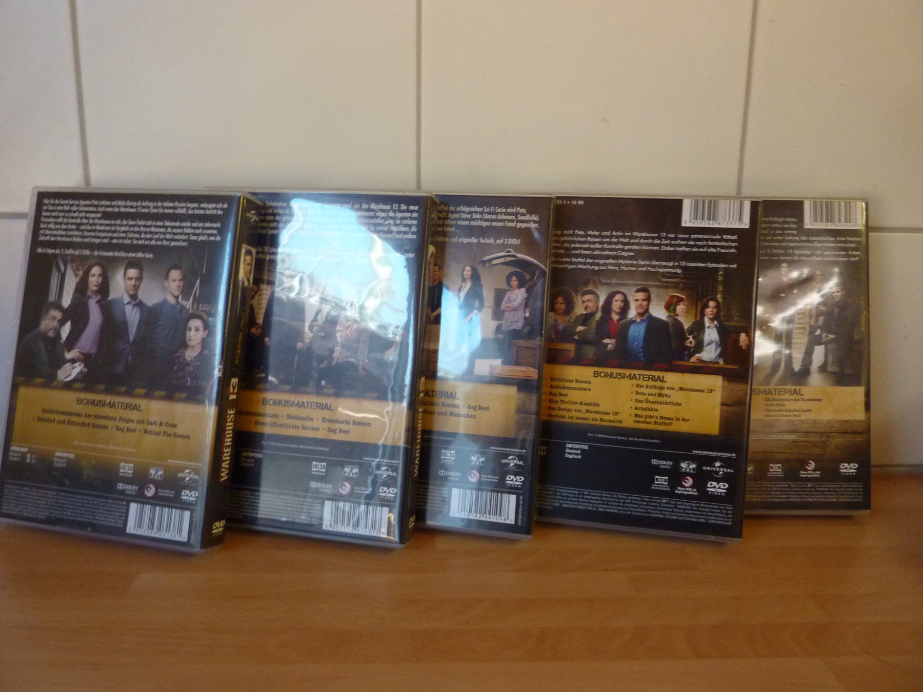 Tutti i DVDs: Warenhouse 13 Staffel 1 - 5 – Usato da Niederscherli venduto da Zahnd1 1
