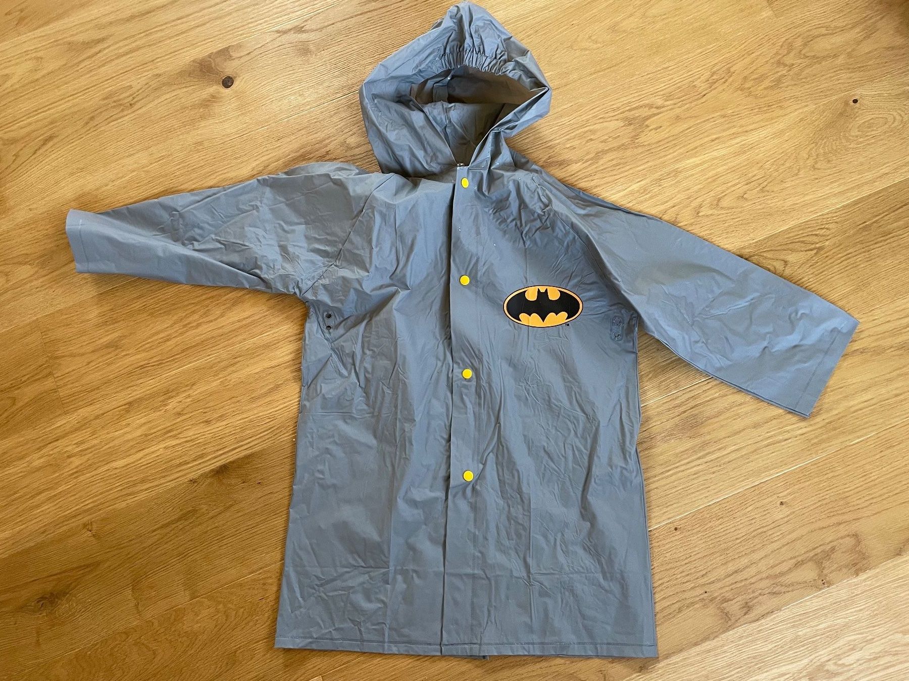 Giacche & Cappotti: Regenjacke Batman, Gr. 116 - 122 – Nuovo (secondo la descrizione) da Wangen SZ venduto da sop_b5n2