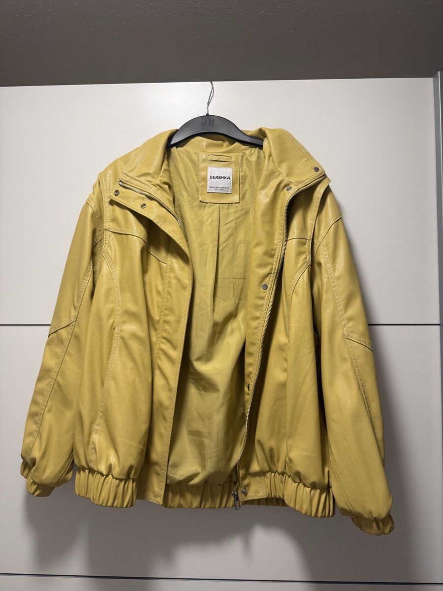 Bershka Giacche: Bershka Spring/Summer Jacket – Nuovo (secondo la descrizione) da Goldach venduto da le7lum