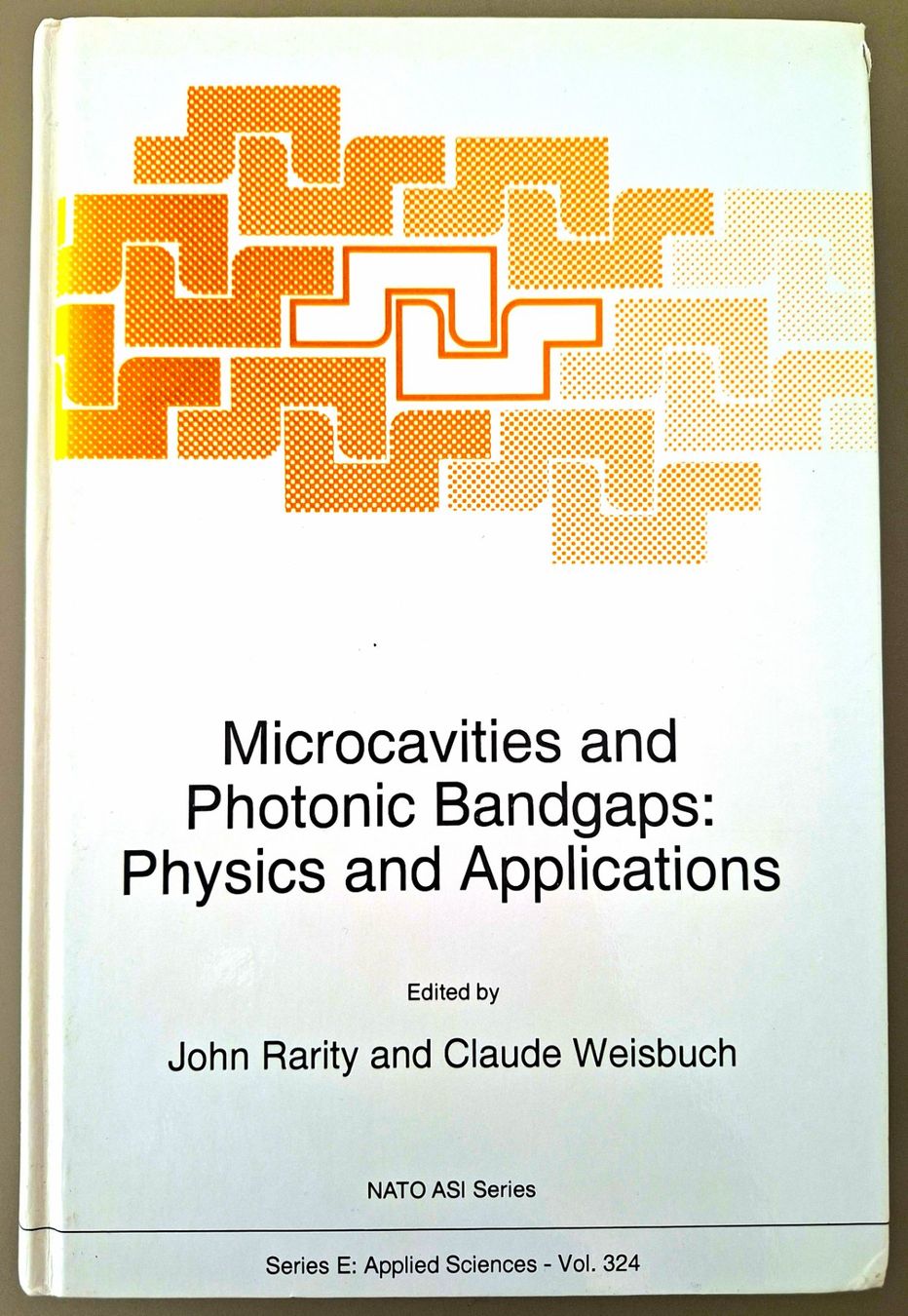 Bücher: Microcavities and Photonic Bandgaps: Physics and Application – Gebraucht aus Morges von Sakpen