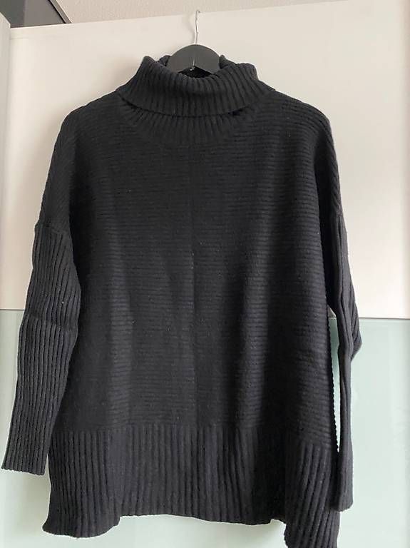 Pullover & Sweatshirts: Pullover – Gebraucht aus Rheineck von Castrillo01