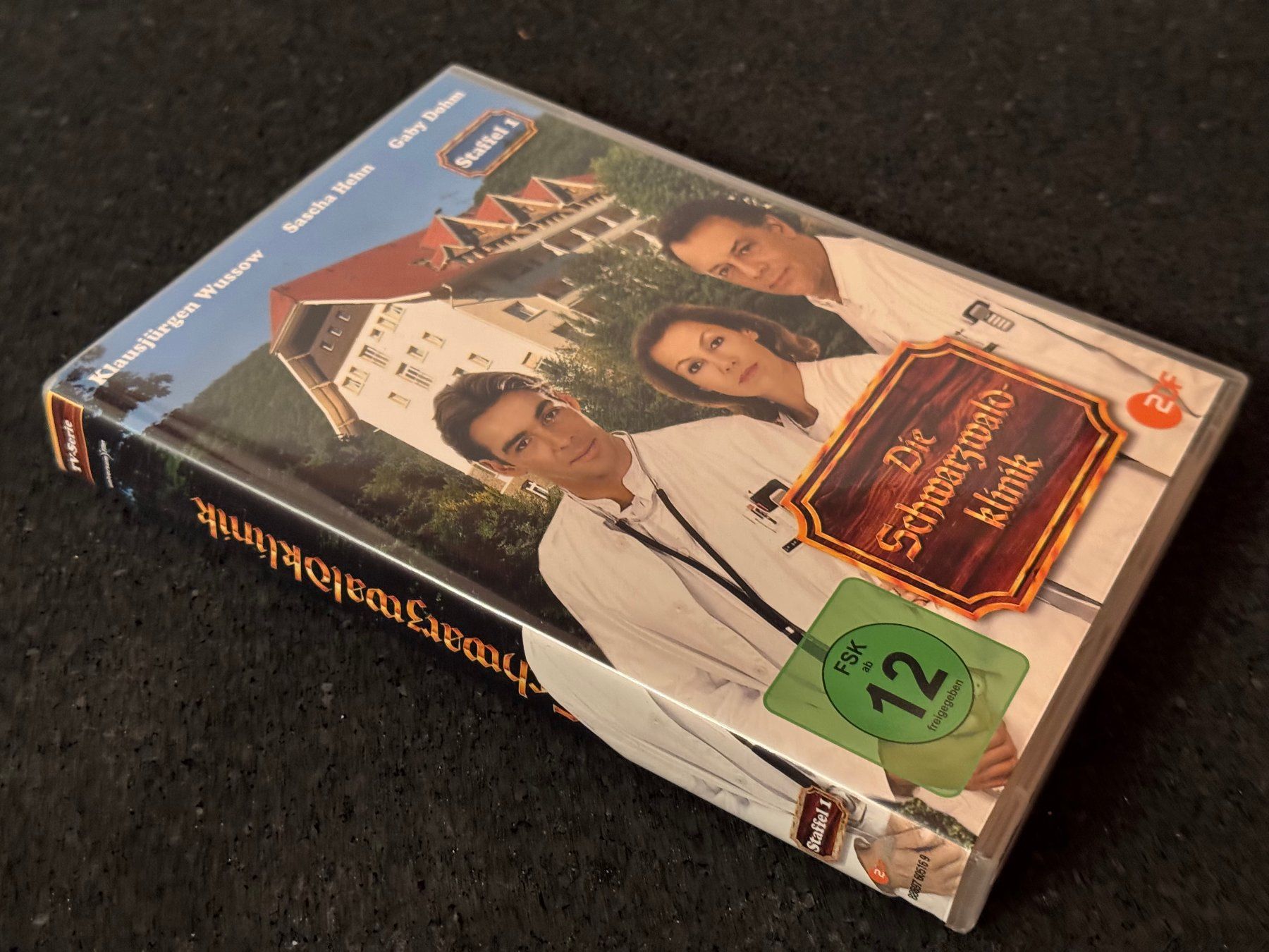 Tutti i DVDs: Die Schwarzwaldklinik Staffel 1/4 DVD's DE – Usato da Fribourg venduto da tschjoly 5