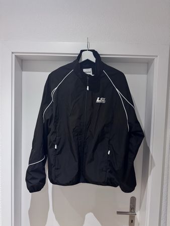 Bershka Windbreaker Jacke 