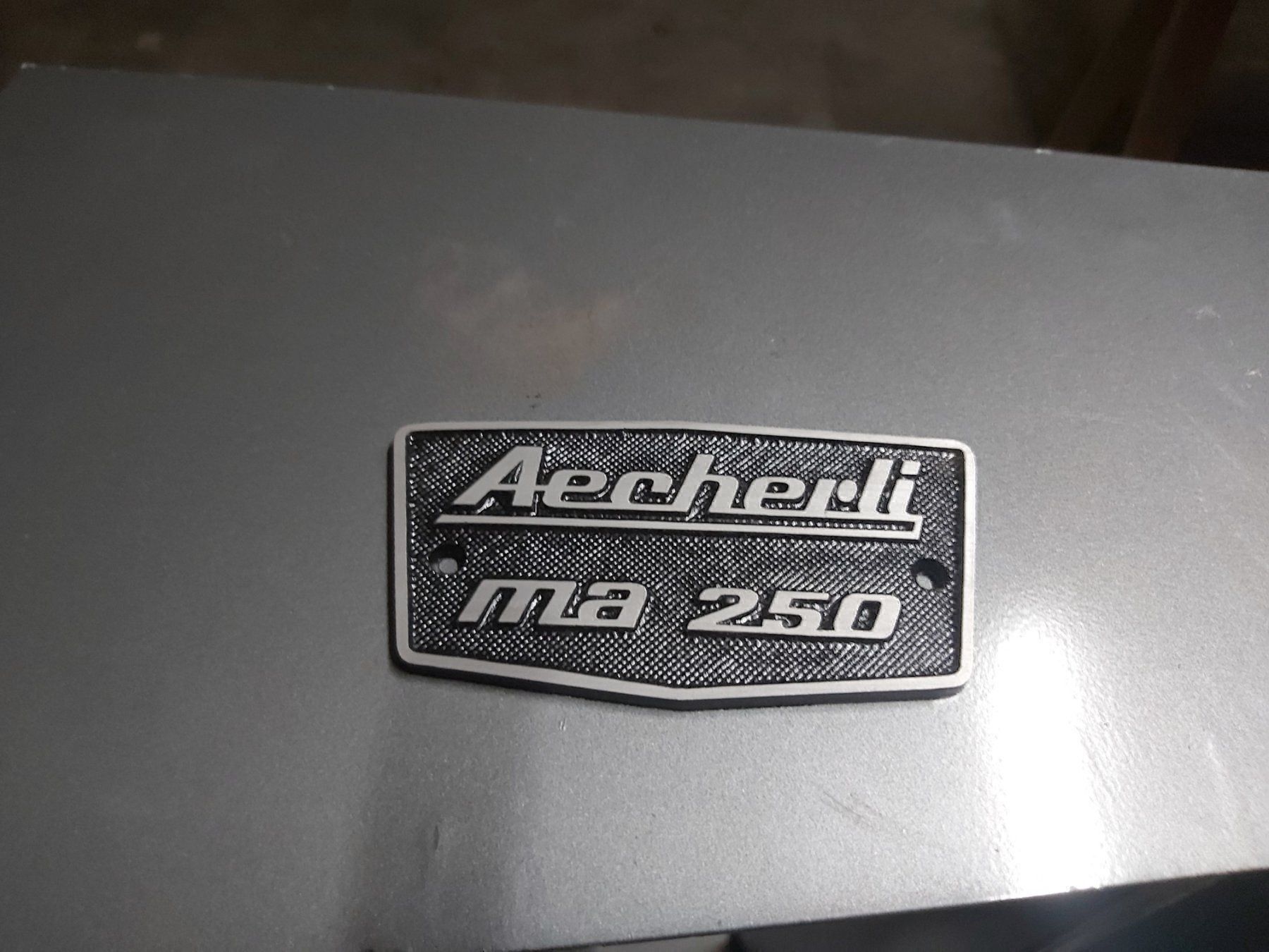 Trattori: Typenplakette Aecherli MA250 – Nuovo (secondo la descrizione) da Riedtwil venduto da Scania94D-