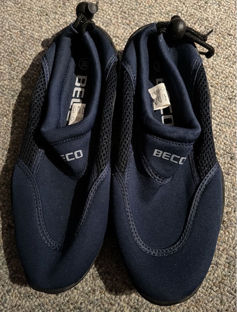 Scarpe da donna: Geschlossene Badeschuhe Grösse 36 – Nuovo (secondo la descrizione) da Kriens venduto da Honey79 1
