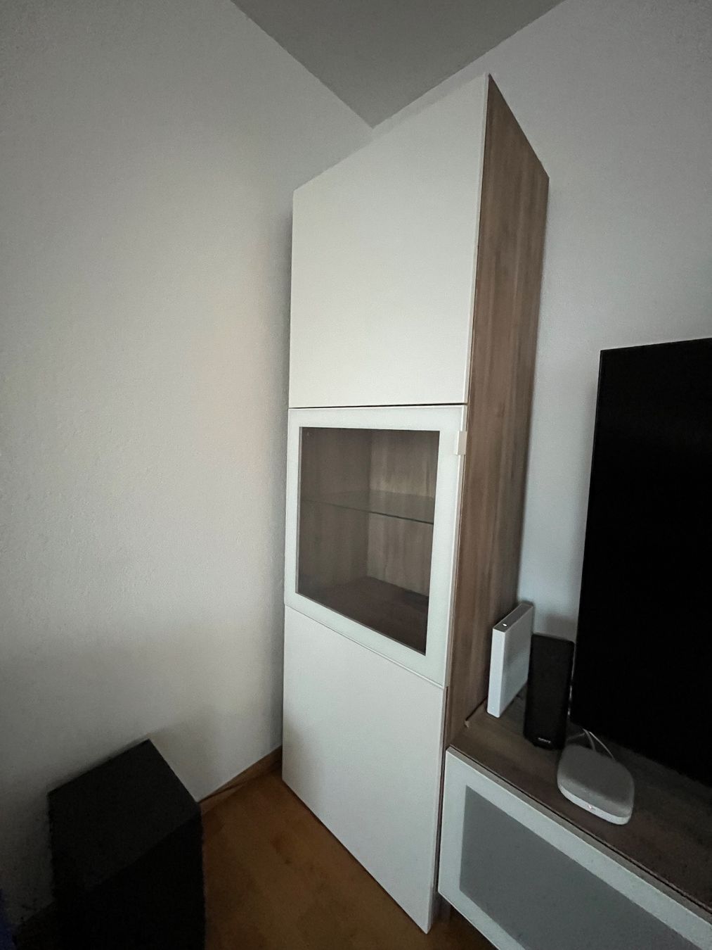Vitrinen: Vitrine mit 3 Abteilen – Gebraucht aus Dorf von Be2710