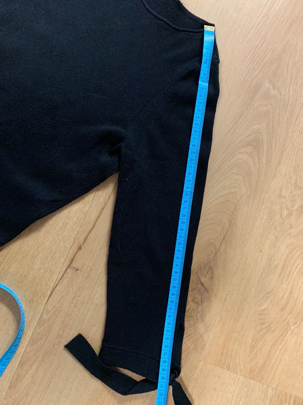 Maglioni & Felpe: schwarzer Pullover mit speziellem Armabschluss / neuwertig – Usato da Meilen venduto da Flockenwirbel 3