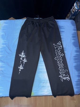 Pantalon de jogging noir avec motifs blanc état neuf