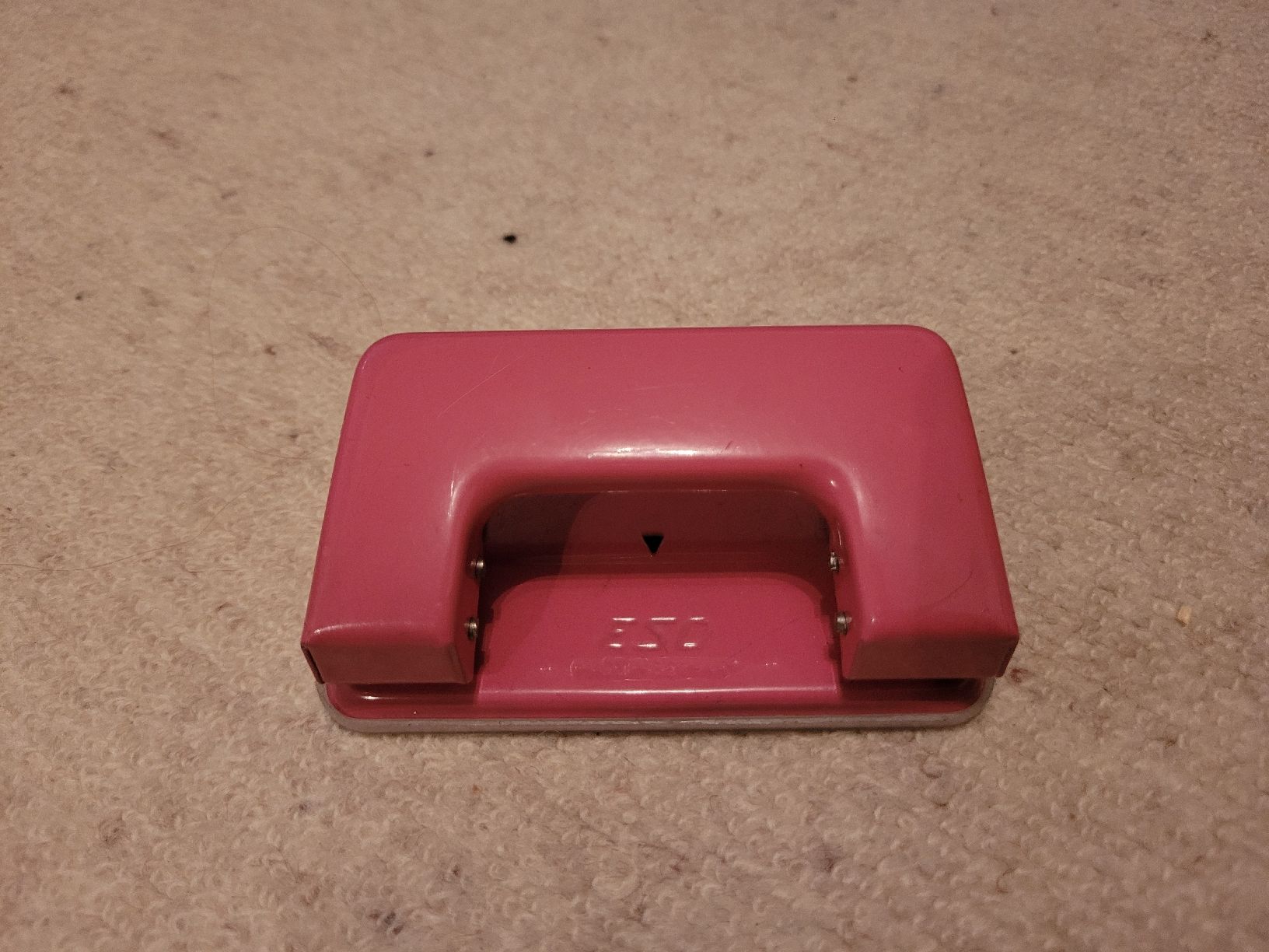 Macchine rilegatrici: Locher (pink) – Usato da Triesen venduto da stephanieschurti