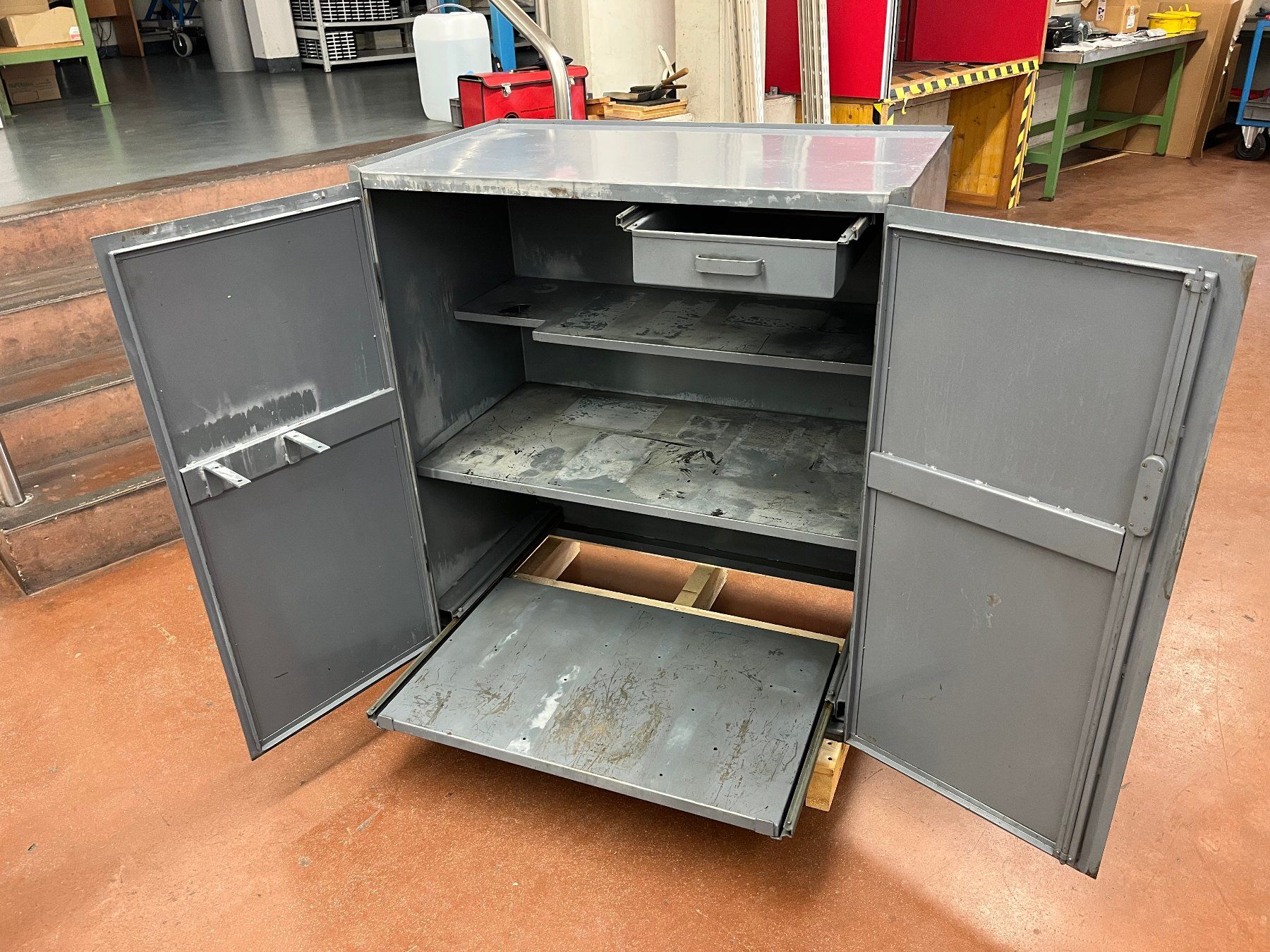 Armadi: Werkzeugschrank – Usato da Grenchen venduto da Doka_4582 2