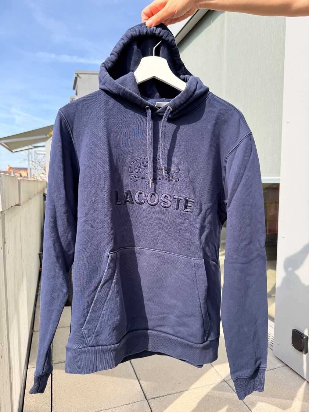 Maglioni & Felpe: Lacoste Kapuzenpullover "Hoodie", dunkelblau gebraucht – Usato da Zürich venduto da secondlife.breeding