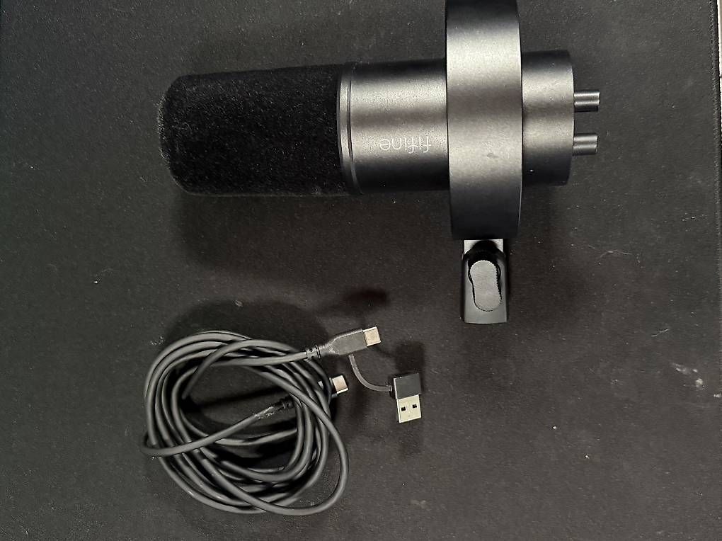 Microphones: FIFINE K688  Microphone dynamique XLR – D'occasion à St-Aubin-Sauges par dow_g6cc