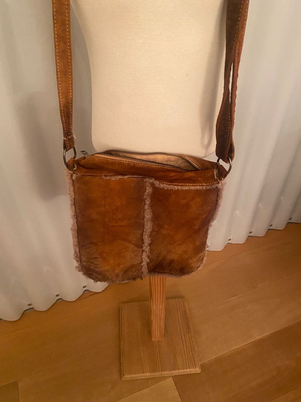 Taschen für Damen: Umhängetasche Lammfell – Gebraucht aus Luzern von lou4444 2