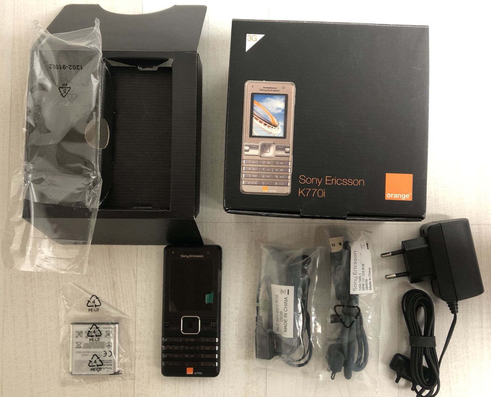 Ericsson Handys / Smartphones: Mobile Phone Sony Ericsson K770i – Neu (gemäss Beschreibung) aus Einsiedeln von