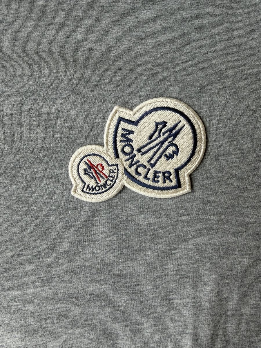 Moncler T-shirts: Moncler Double Logo T-Shirt – D'occasion à Meilen par Zurich_Glam