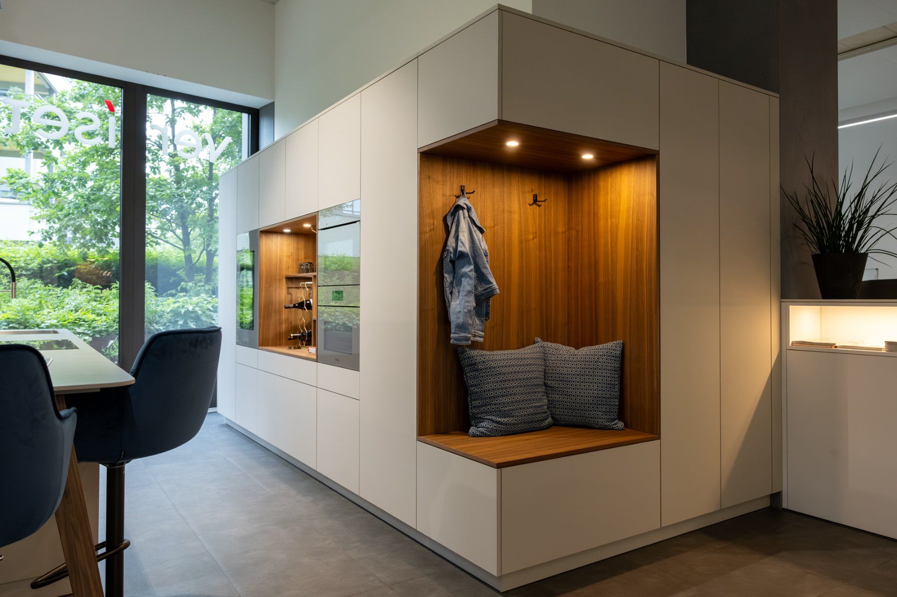 Cucine complete: Veriset Ausstellungsküche Grifflos mit Servodrive – Usato da Pratteln venduto da Veriset_NORD 3