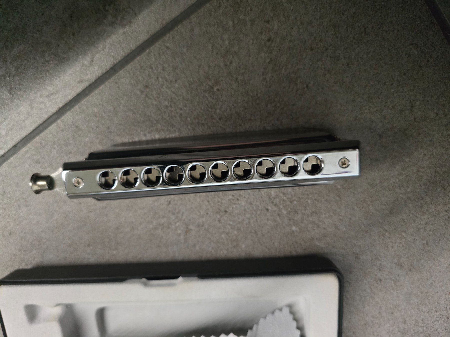 Strumenti musicali: Harmonica Chromatique, comme neuf, avec étui! – Usato da Saillon venduto da MimiBov 2