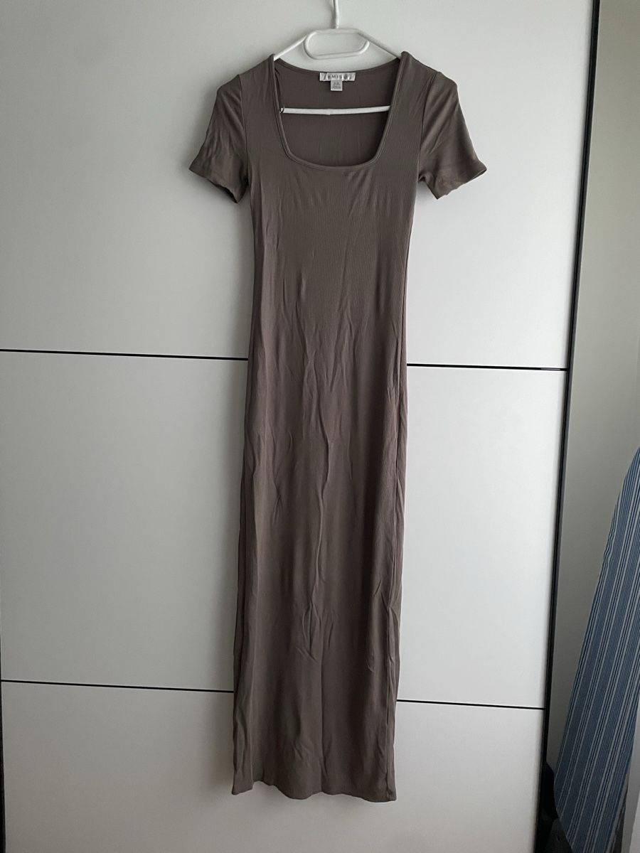 Kleider: Kurzärmliges Kleid – Gebraucht aus Ebikon von van_qg5n