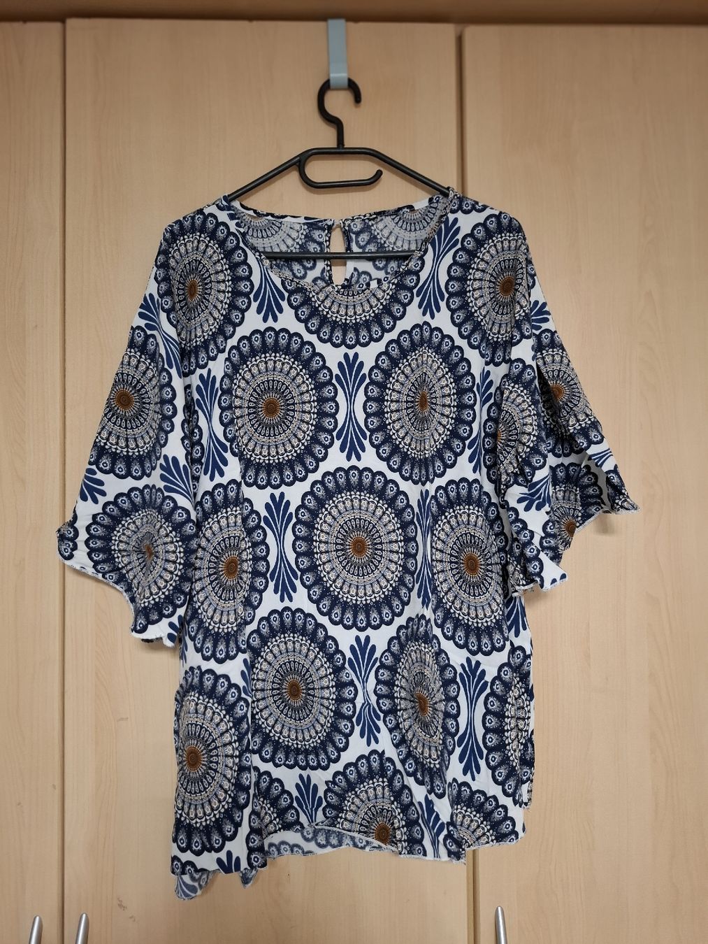 Blusen: Blusenshirt Gr. 44, blau-braun gemustert – Gebraucht aus Urtenen-Schönbühl von nerdgirl