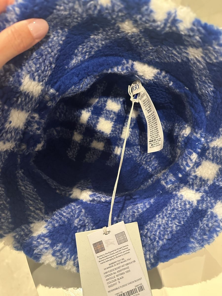 Burberry Copricapi, berretti & cappellini: New Burberry – Nuovo e nell'imballaggio originale da Lugano venduto da S_nyr7 1