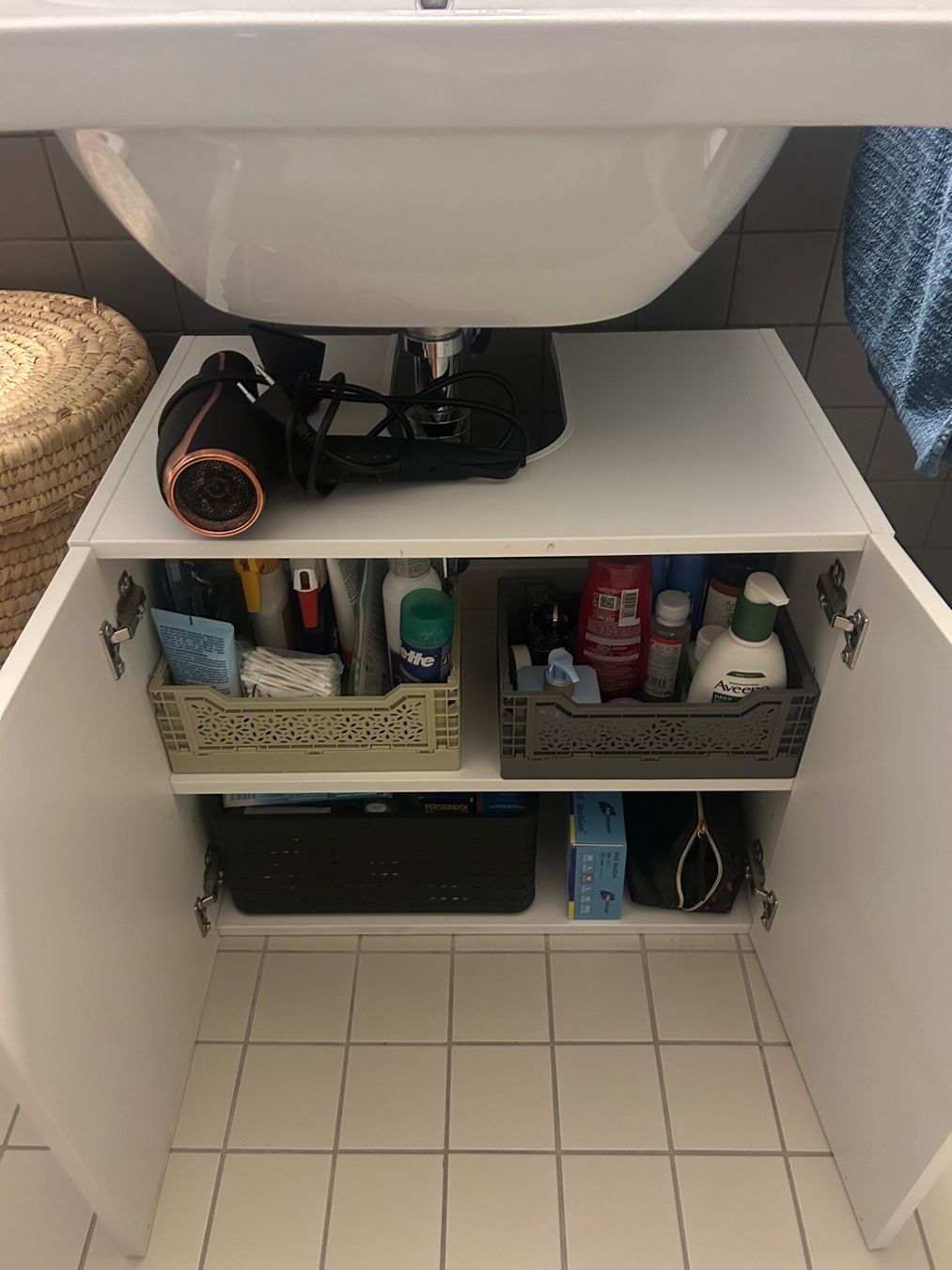 Ikea Armoires: Badezimmer Schrank – D'occasion à Zürich par Valentinastoira1 2
