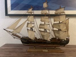 Schiffsmodell Frigata Segelschiff 18. Jahrhundert auf Sockel