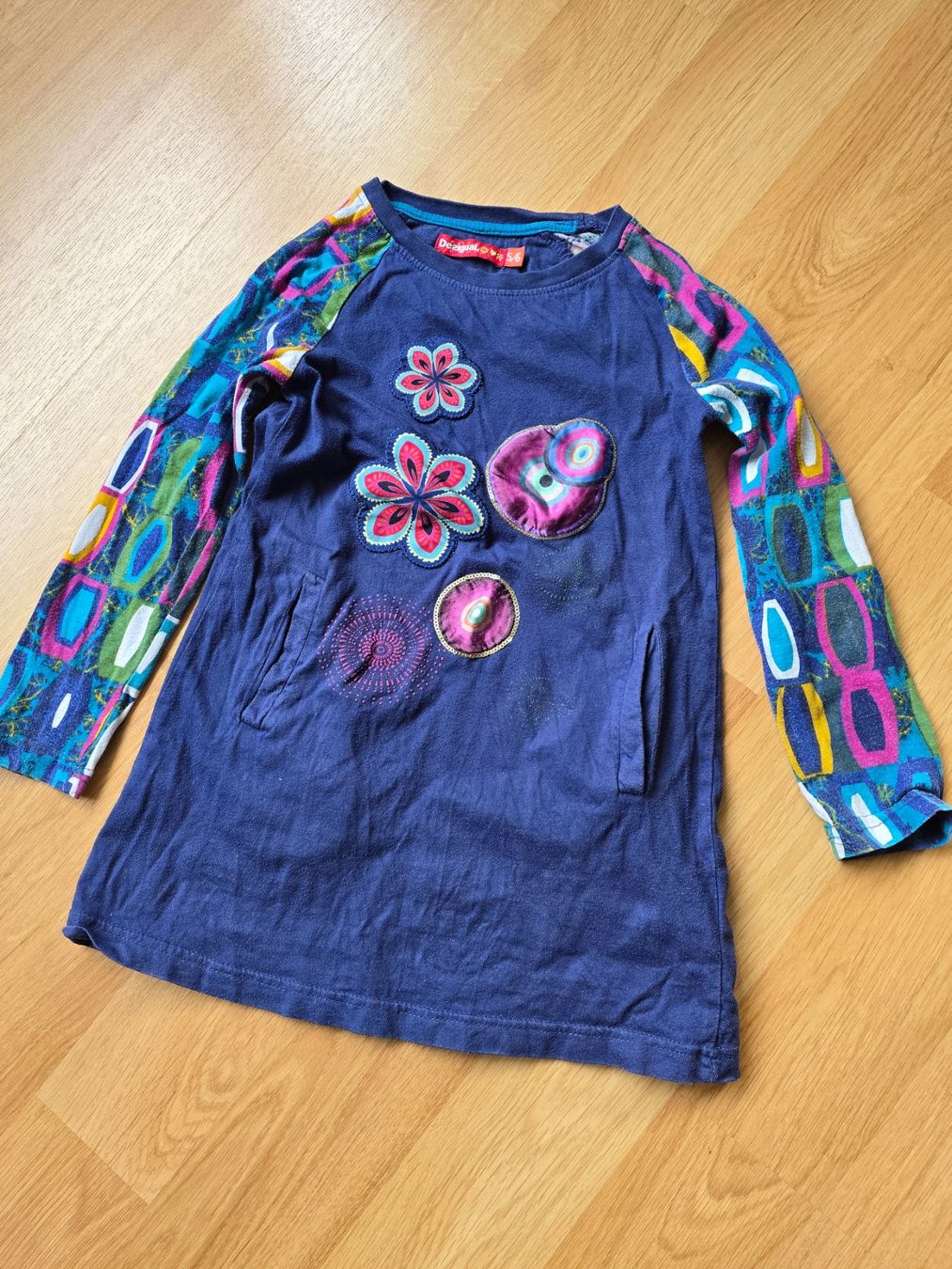 Pullover & Sweatshirts: Desigual Longshirt ca. 4-5 Jahre – Gebraucht aus Büttikon AG von Amineah