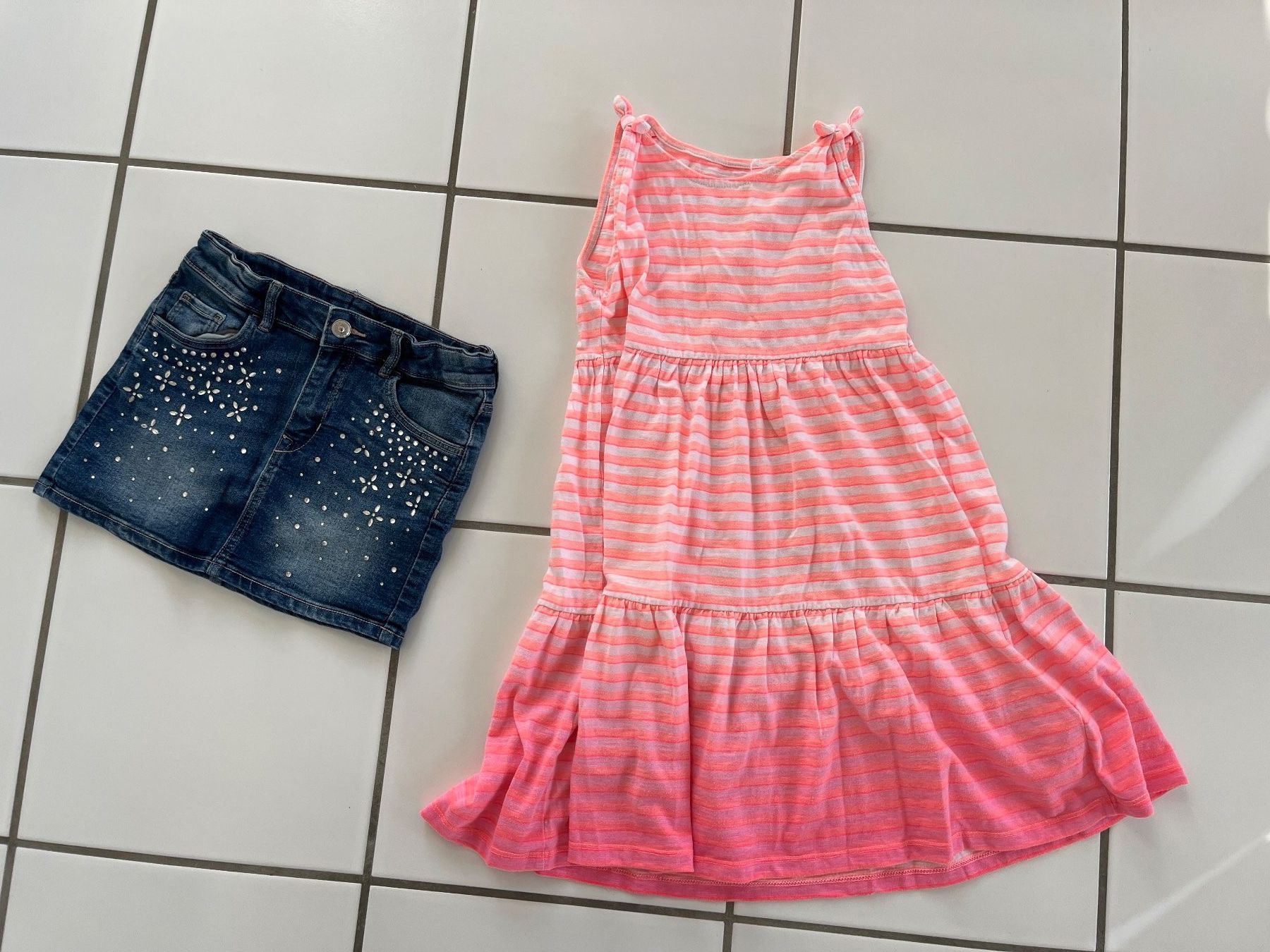 Lotti & Set di vestiti: 5-teiliges Kleiderpaket Gr. 128 – Usato da Flurlingen venduto da absh 2