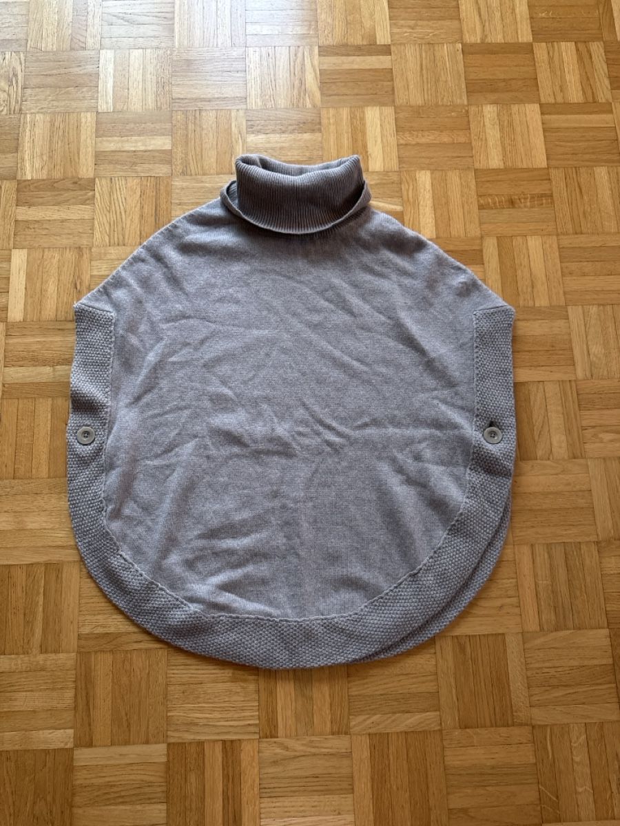 Maglioni & Felpe: FFC Wool Poncho Grey One Size – Usato da Fällanden venduto da emilyeheim 1