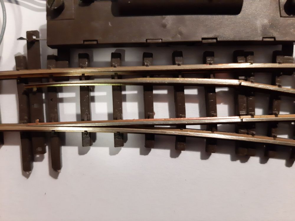 Bemo Modelleisenbahnen: Bemo H0m 4206 000 elektrische Weiche rechts 12° – Gebraucht aus Thun von Schwarzsee48 3