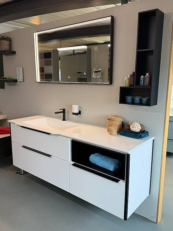 Mobili per bagno: Badezimmermöbel Refresh  Ausstellungsstück, unbenutzt – Nuovo (secondo la descrizione) da Urdorf venduto da bochsler-ag