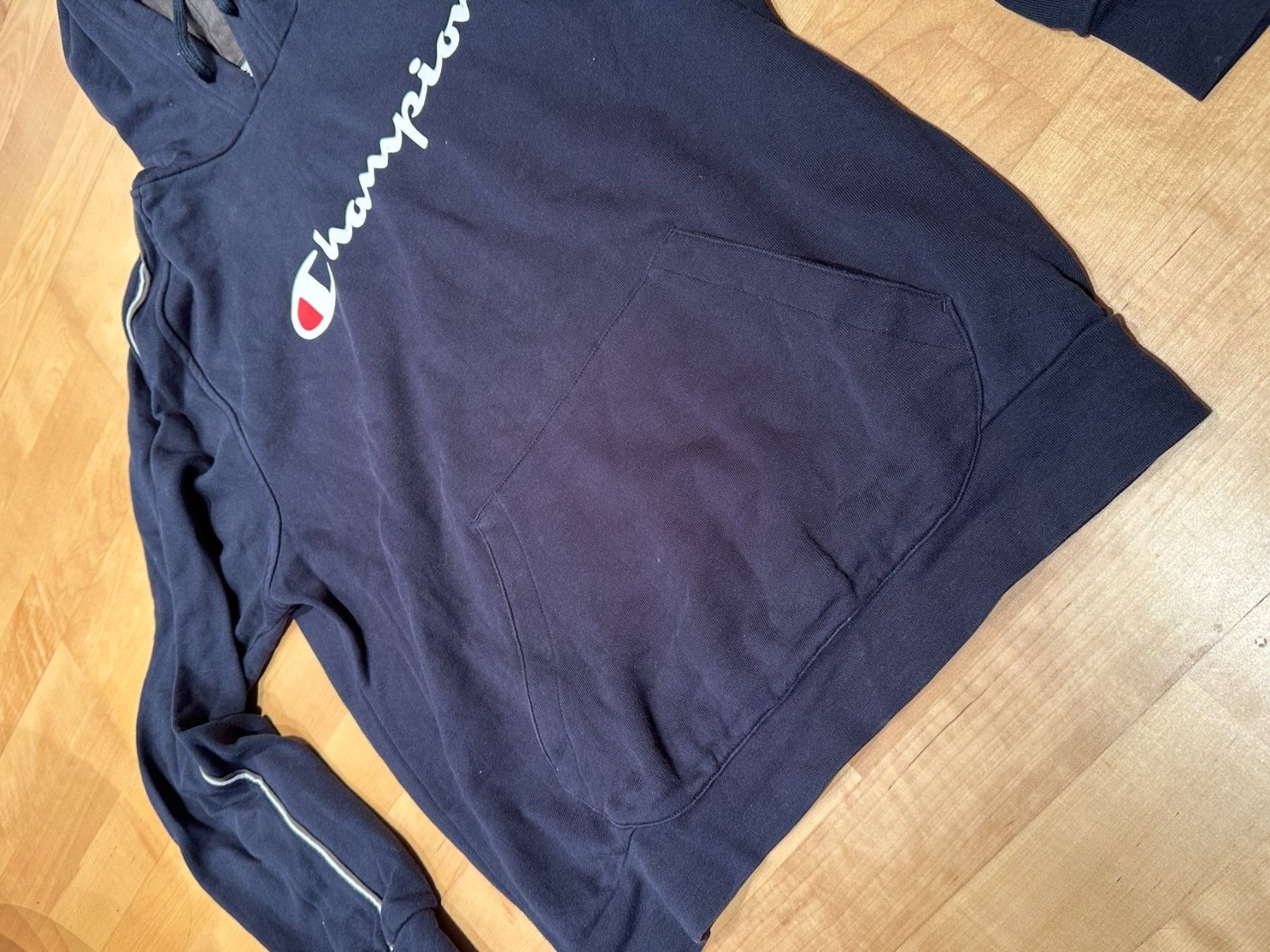 Champion Pullover & Sweatshirts: Hoodie Kapuzenpullover - Champion blau – Gebraucht aus Buchs AG von Stunner 3