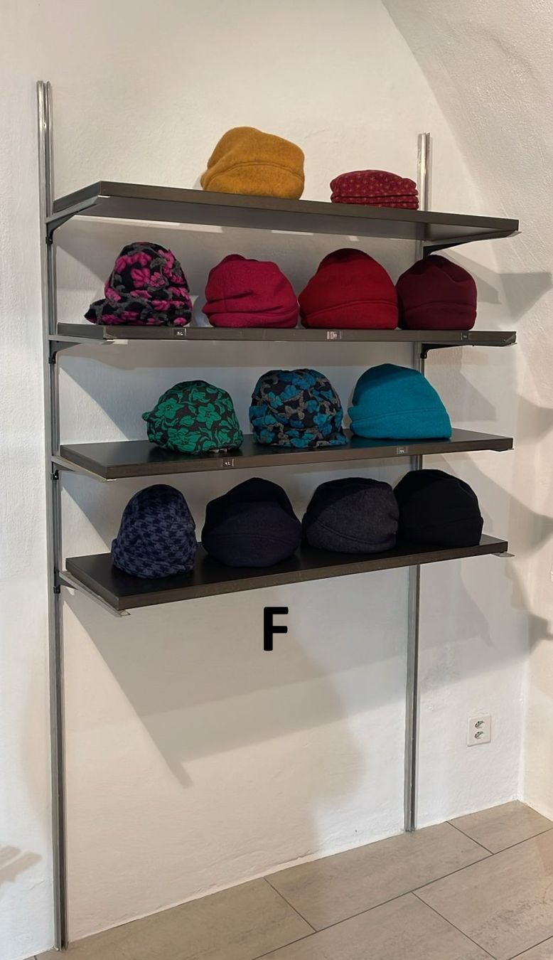 Garderobe: Kleider-Wandstangen, Ladenbausystem – Gebraucht aus Langnau i. E. von flexibus77 9